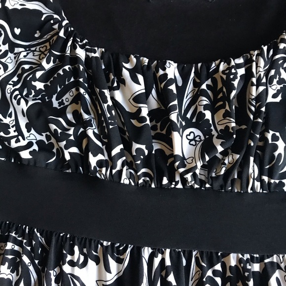 Empire waist dress with mini bell sleeves - Picture 5 of 11